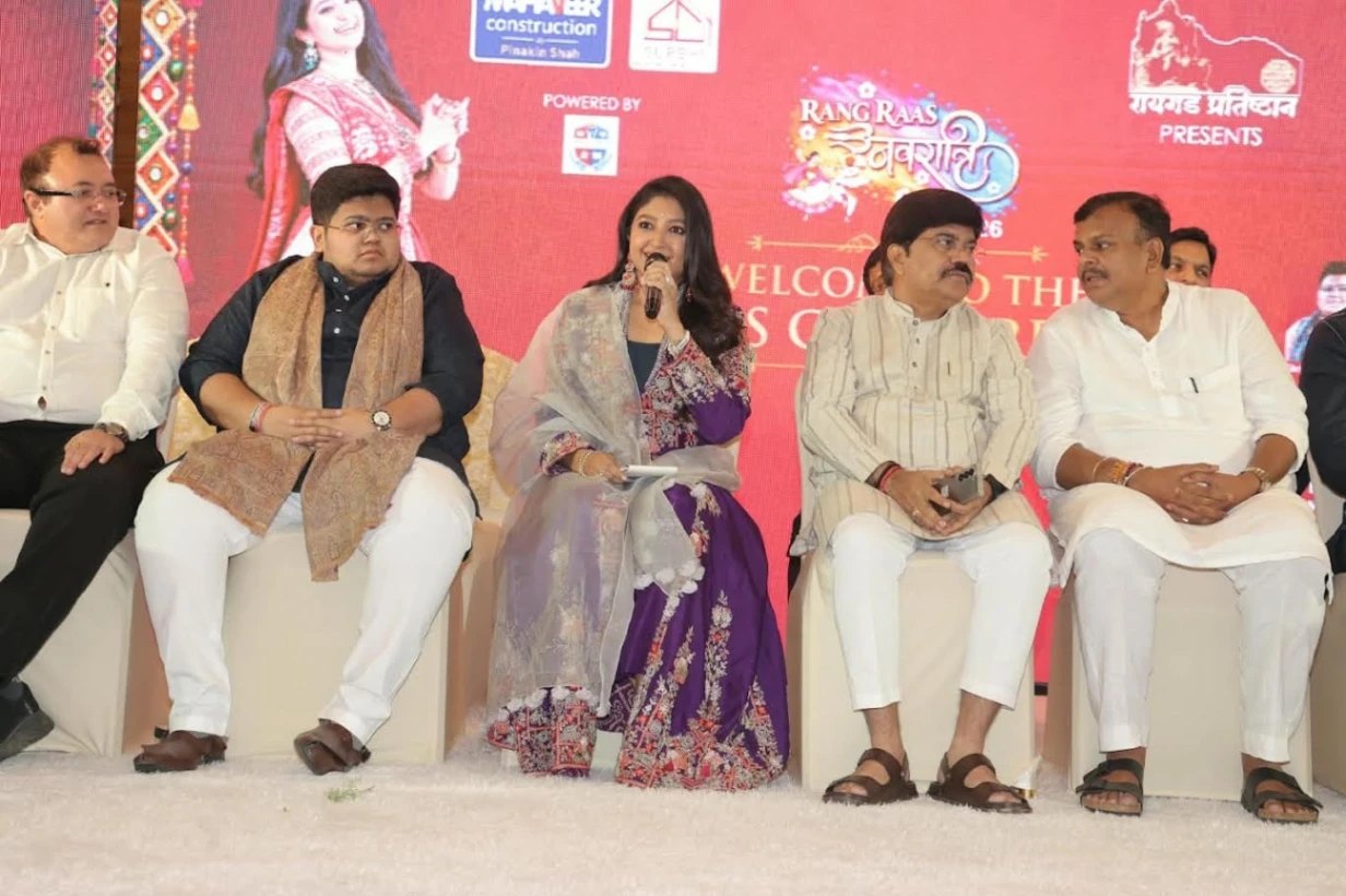 बोरीवली में रंग रास गरबा उत्सव का आयोजन भूमि त्रिवेदी की आवाज पर झूमेंगे गरबा प्रेमी