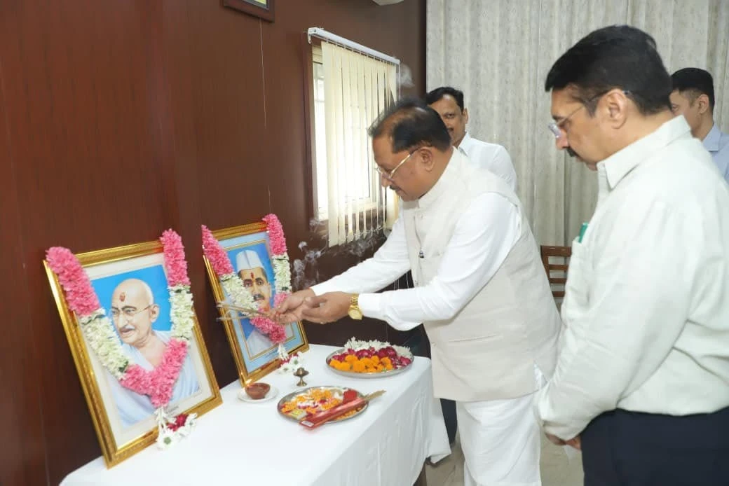 गांधी और शास्त्री जयंती पर दिल्ली स्थित छत्तीसगढ़ सदन में मुख्यमंत्री विष्णु देव साय ने अर्पित किए श्रद्धासुमन