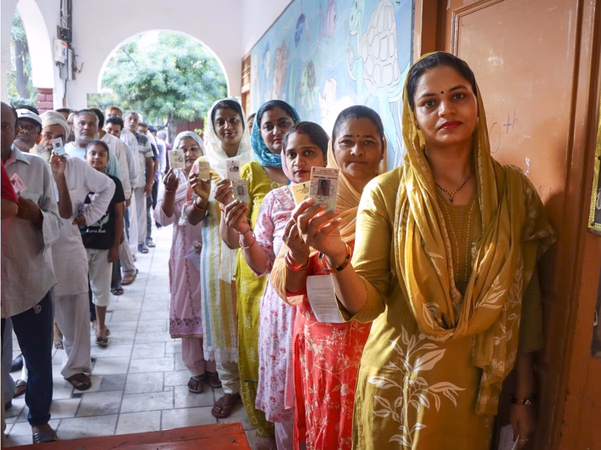 हरियाणा विधानसभा चुनाव 2024: गुरुग्राम और फरीदाबाद में मतदान का उत्साह, सुरक्षा के कड़े इंतजाम