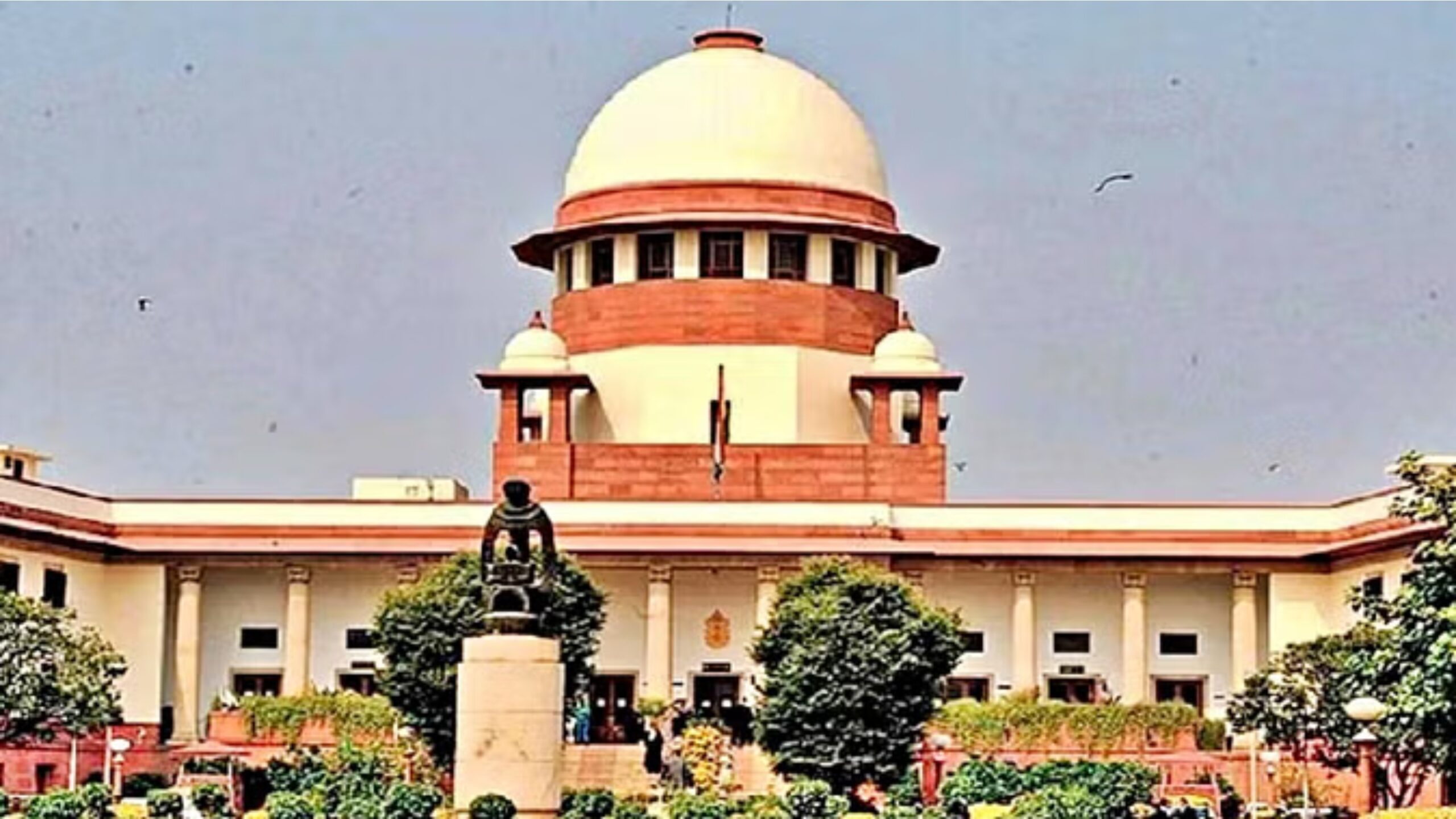 सुप्रीम कोर्ट ने वायु प्रदूषण पर जताई गहरी चिंता, पटाखों पर सख्त प्रतिबंध के आदेश