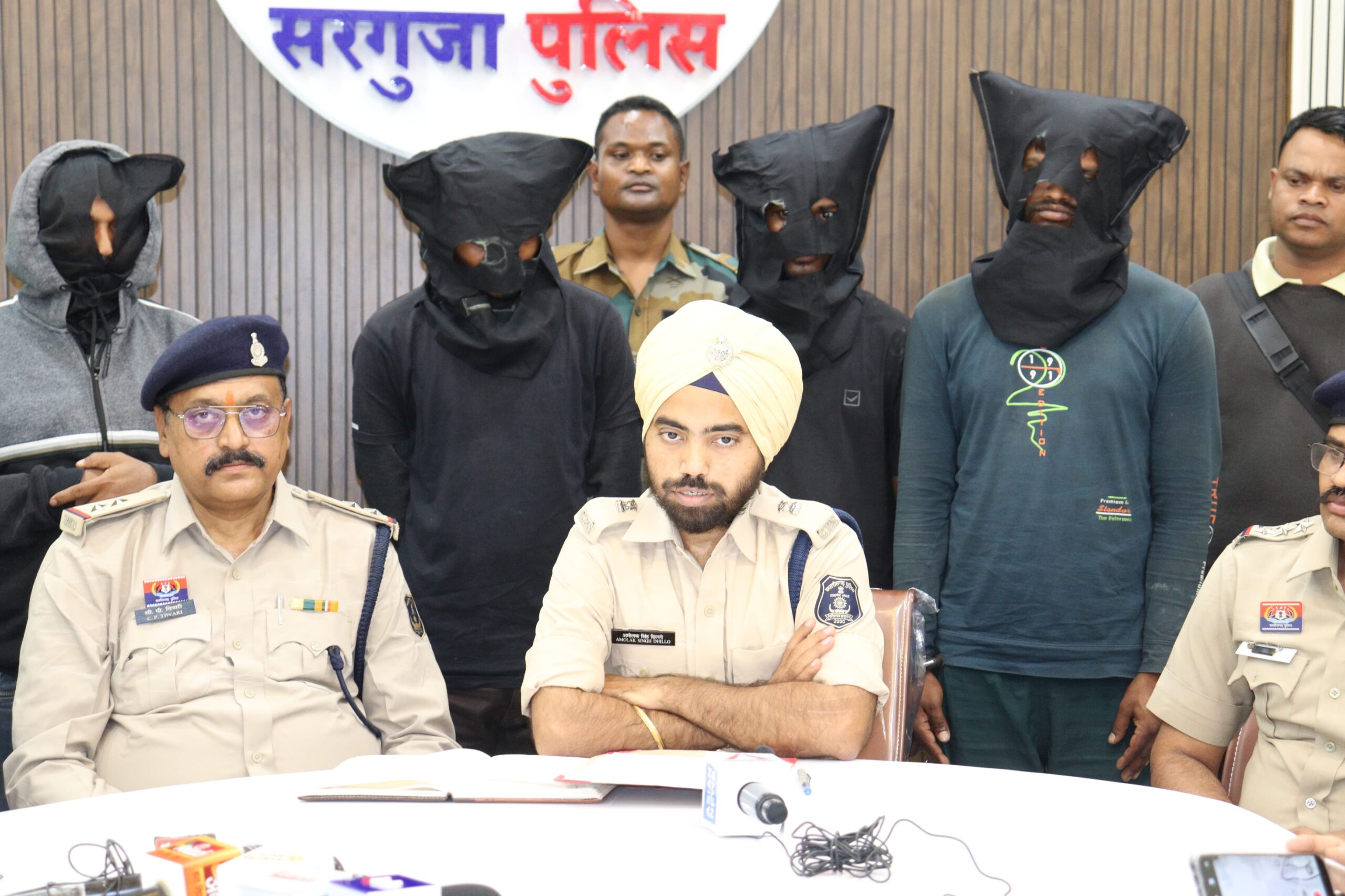 नकाबपोश हथियारबंद गिरोह की वारदातों का पर्दाफाश, 5 आरोपी गिरफ्तार