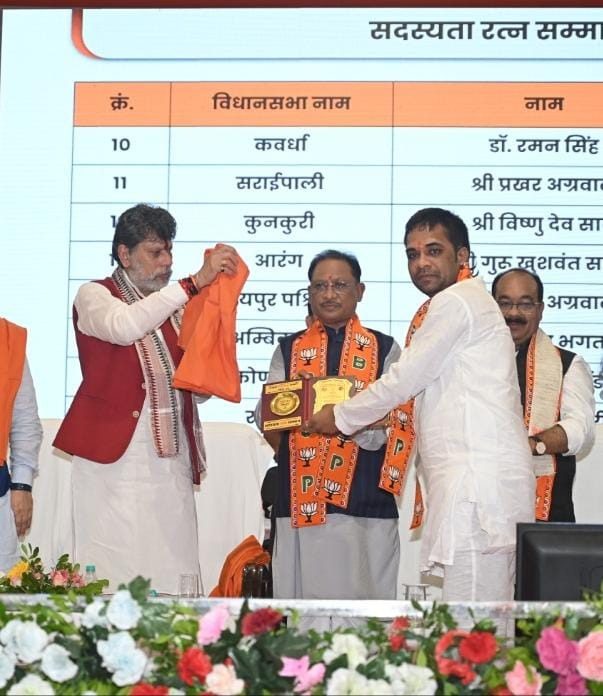 बसंत अग्रवाल ने जोड़े 13 हजार सदस्य, सीएम साय ने किया 'सदस्यता रत्न' से सम्मानित