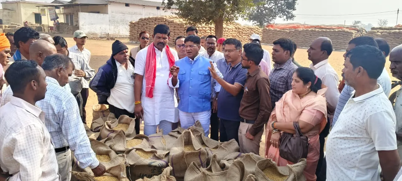 प्रशासन का यू-टर्न: कांग्रेस की चेतावनी के बाद सभी 102 केंद्रों पर बढ़ी धान खरीदी की लिमिट