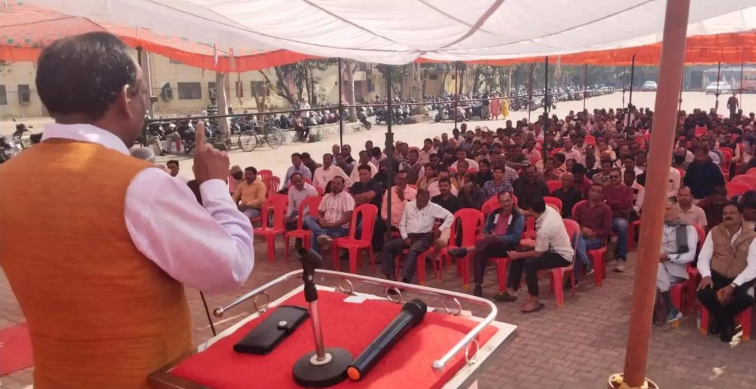 कलम बंद-काम बंद: इंद्रावती भवन से लेकर स्कूलों तक पसरा सन्नाटा