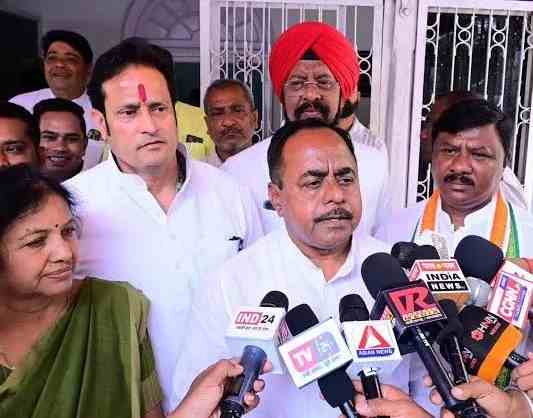 Raipur News: शराब दुकानों की भर्ती में 'सिंडिकेट' का खेल? कांग्रेस का बड़ा खुलासा- BJP नेताओं की कंपनियों को फायदा पहुंचाने रची जा रही साजिश