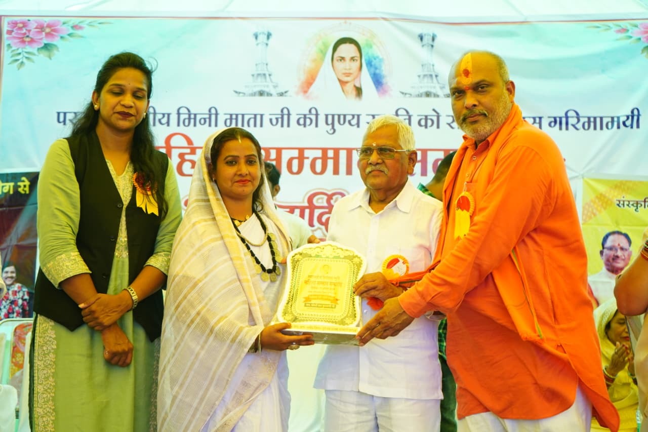 थनौद में मिनीमाता की पुण्य स्मृति पर महिला सम्मान समारोह: विधायक कोर्सेवाडा और ललित चंद्राकर ने नारी शक्ति को किया सम्मानित