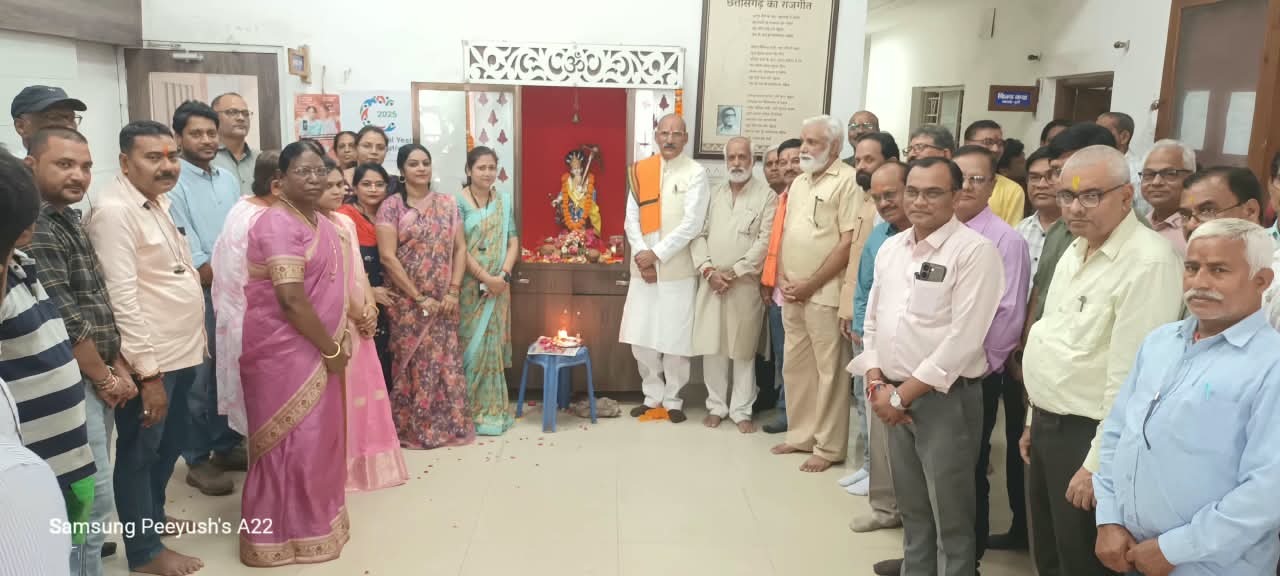 हल षष्ठी पर किसानों के आराध्य बलराम की जयंती मनाई, बैंक परिसर में हुआ पूजन